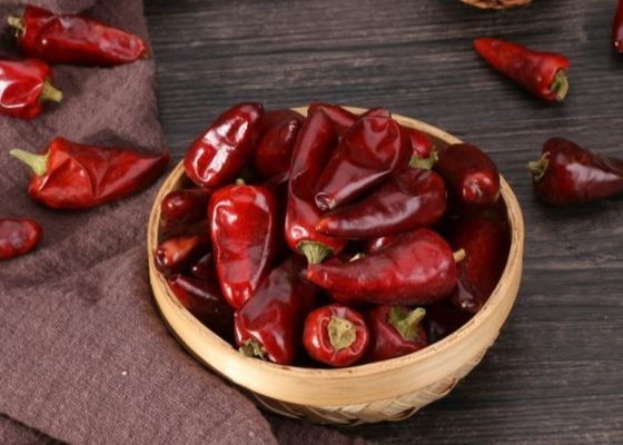Ordnen Sie einen getrockneten roten Chili Pods Pungent Xinglong Dried-Cayenne-Pfeffer