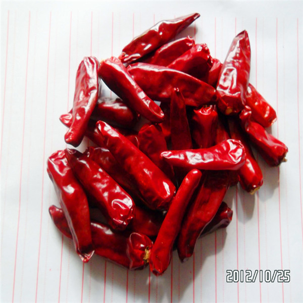 Luftgetrocknete rote Kugel Chilli dunkelrote Farbe mit Hut